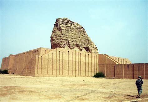  「Ziggurats: Architecture and Urbanism of Ancient Mesopotamia」 - 古代メソポタミアの壮大な建築と都市計画を巡る旅！